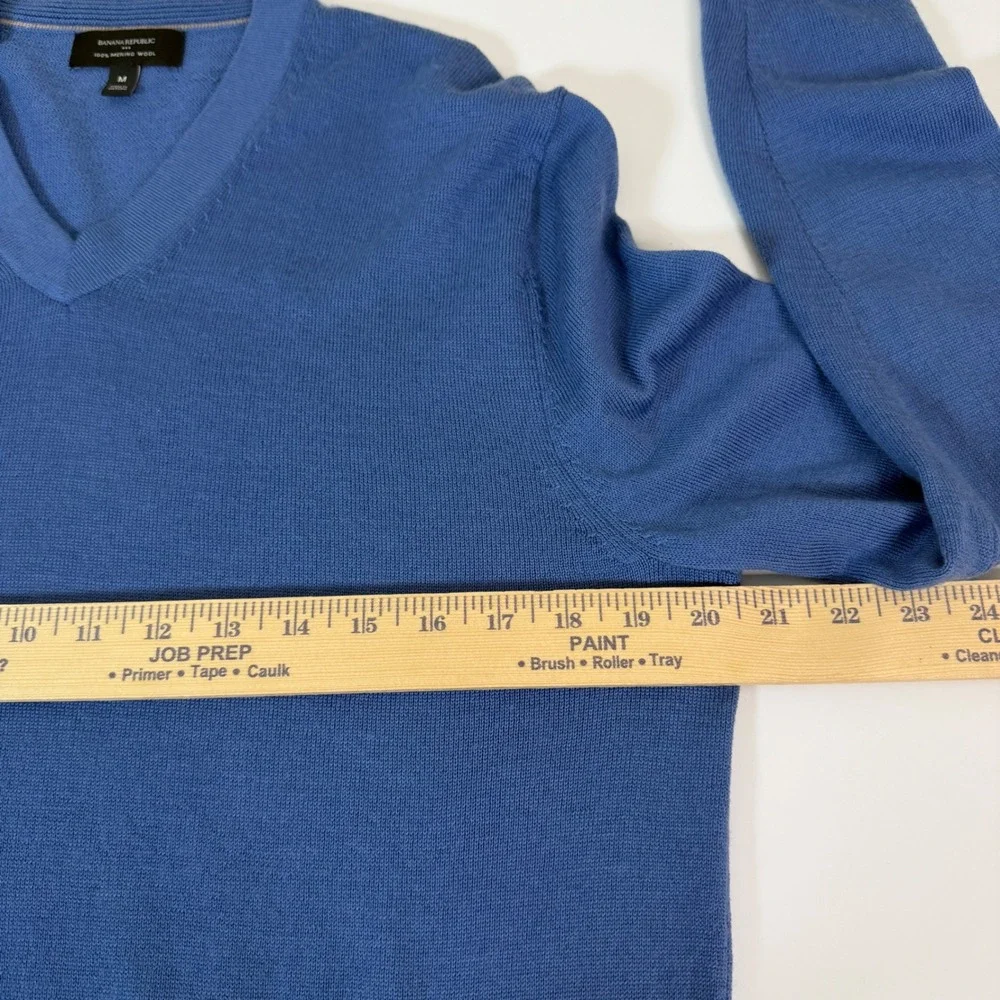 Banana Republic V-Neck Merino Wool Knit Pullover Classic Lightweight Sweater